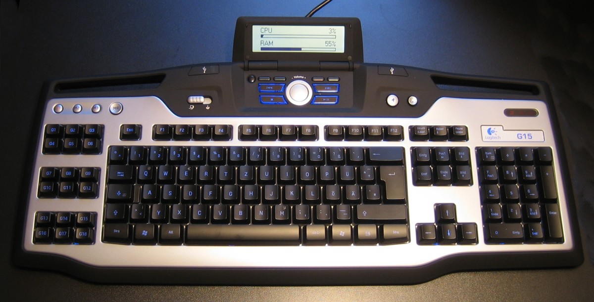 Logitech G15 Gaming-Keyboard - one of the first gaming keyboards to incorporate an LCD screen.