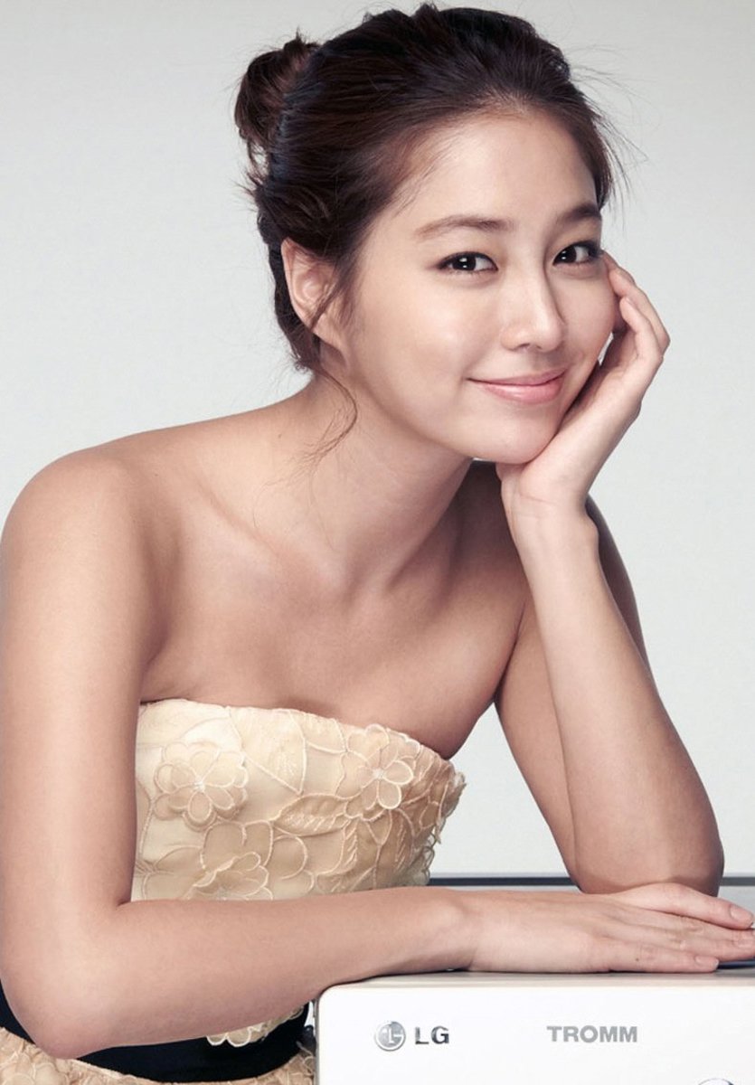 lee-min-jung-beautiful-award-winning-south-korean-actress