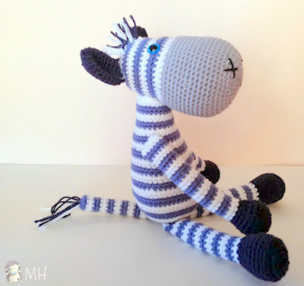 free-crochet-pattern-zebra-amigurumi-doll