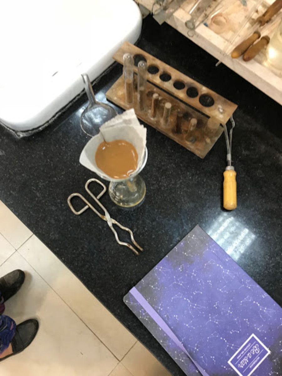 Tea decoction treated with lead acetate  