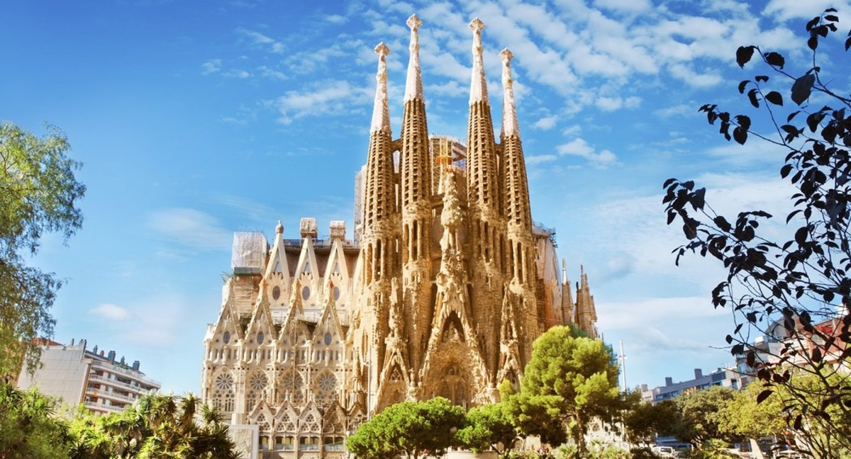 7 Famous Architecture of Antoni Gaudi in Barcelona - HubPages