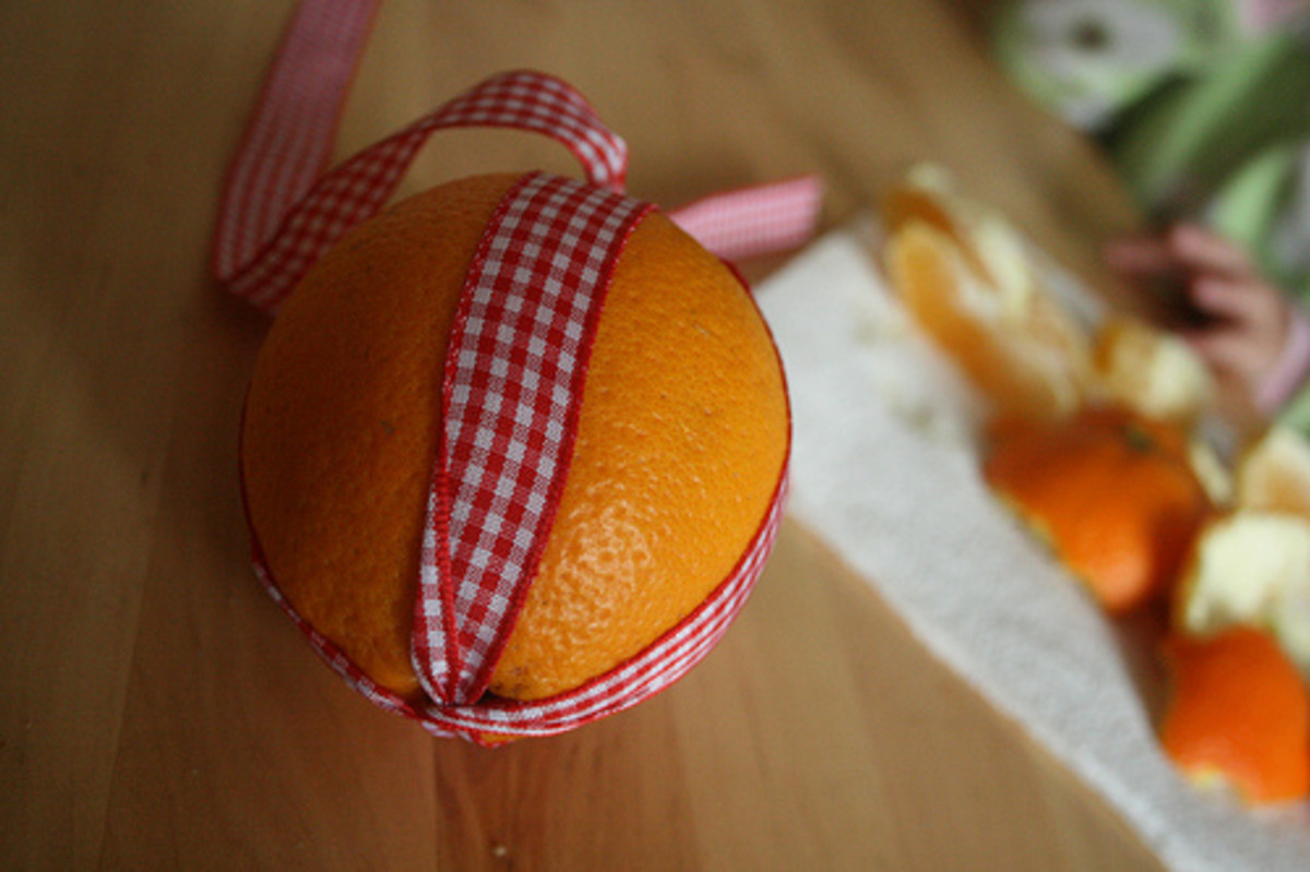 make-a-pomander-of-oranges-and-cloves