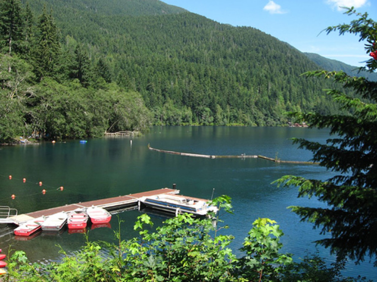 Lake Crescent boat dock 