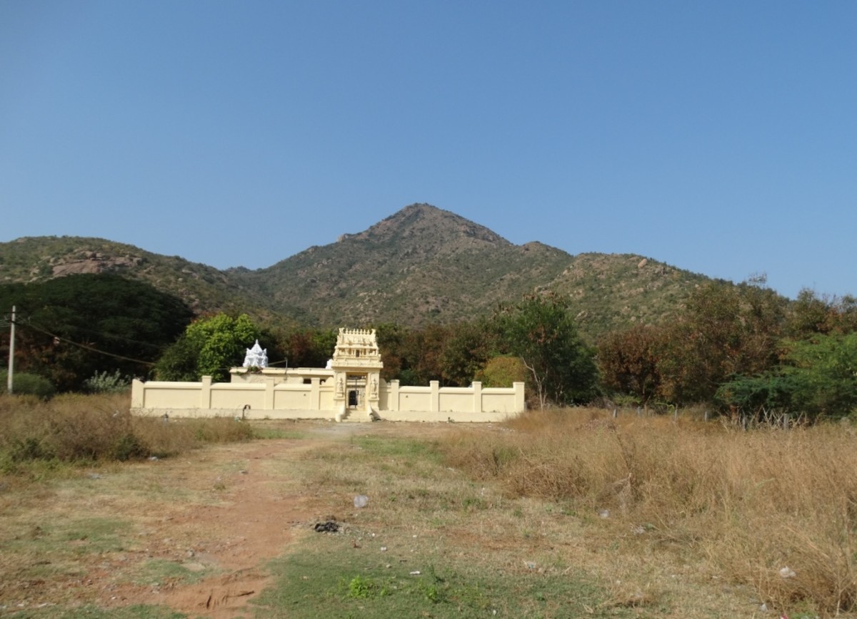 Another temple on the Giri Valam route. In the background is the Arunachalam hill