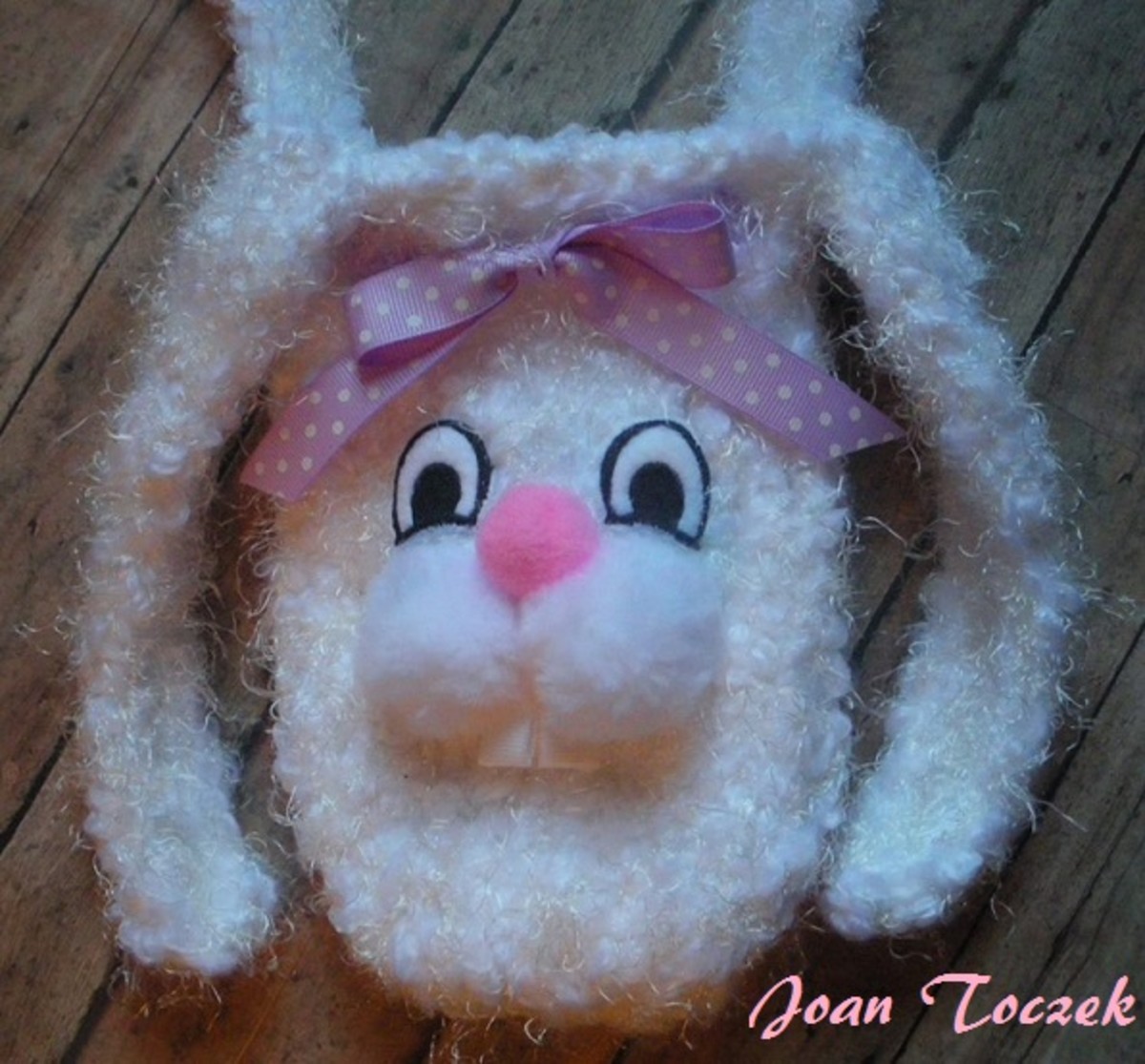 This Bunny Tote was make by Joan for the Knifty Knitter blog.