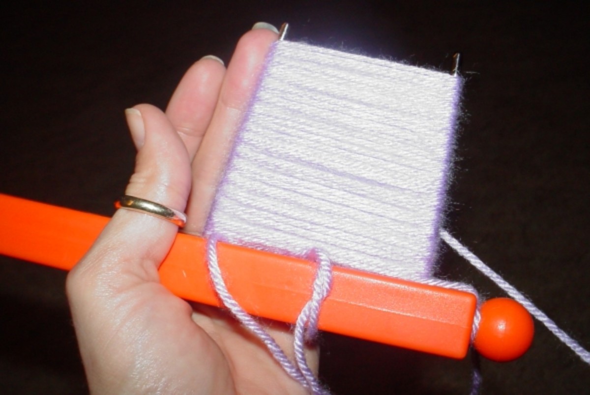 How to Make Pom Poms and Tassels With the Knifty Knitter Pom Pom Maker