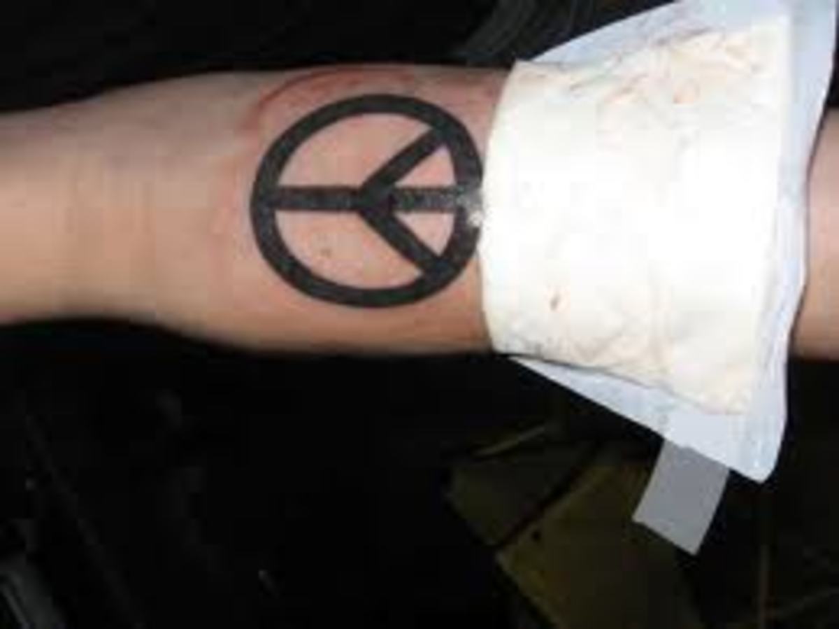 Minimalist peace symbol tattoo on the finger