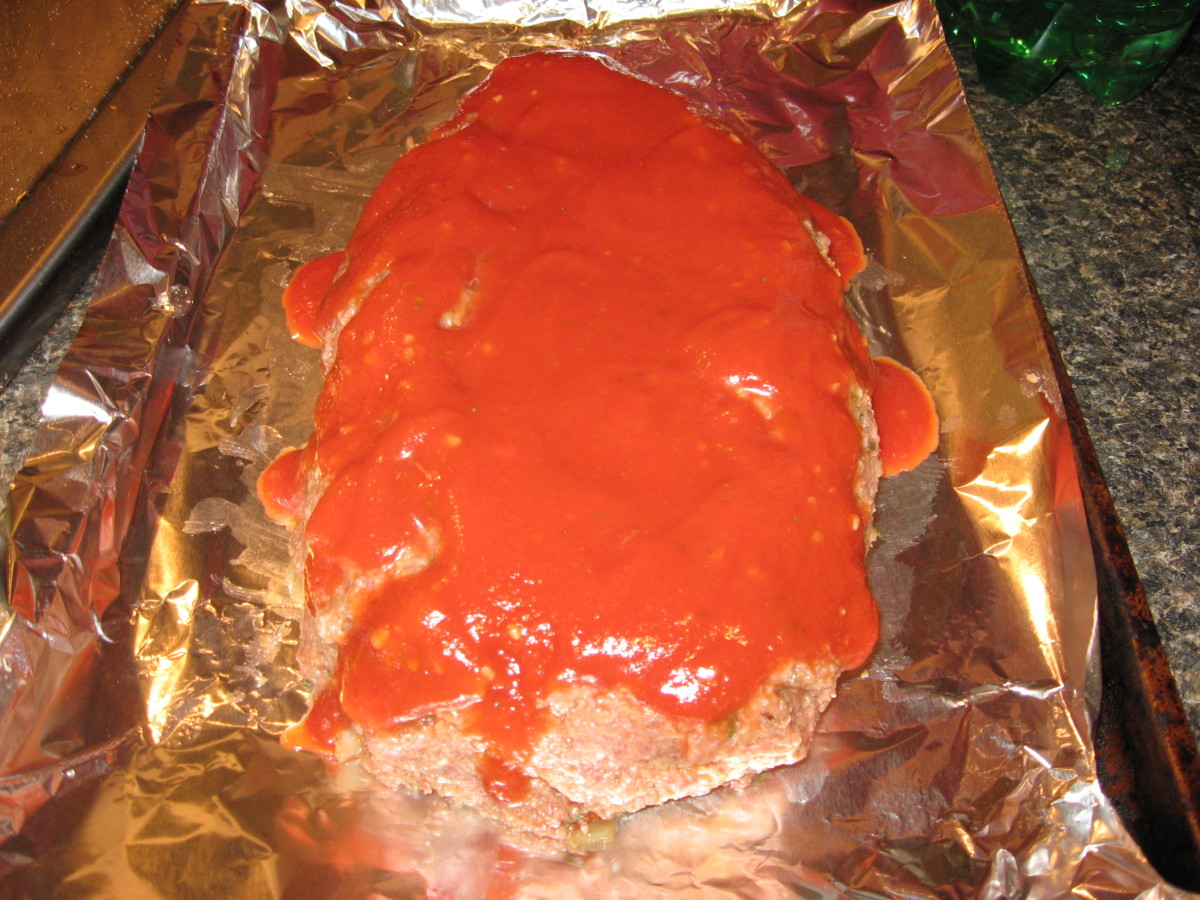 Form into a loaf and add tomato sauce.