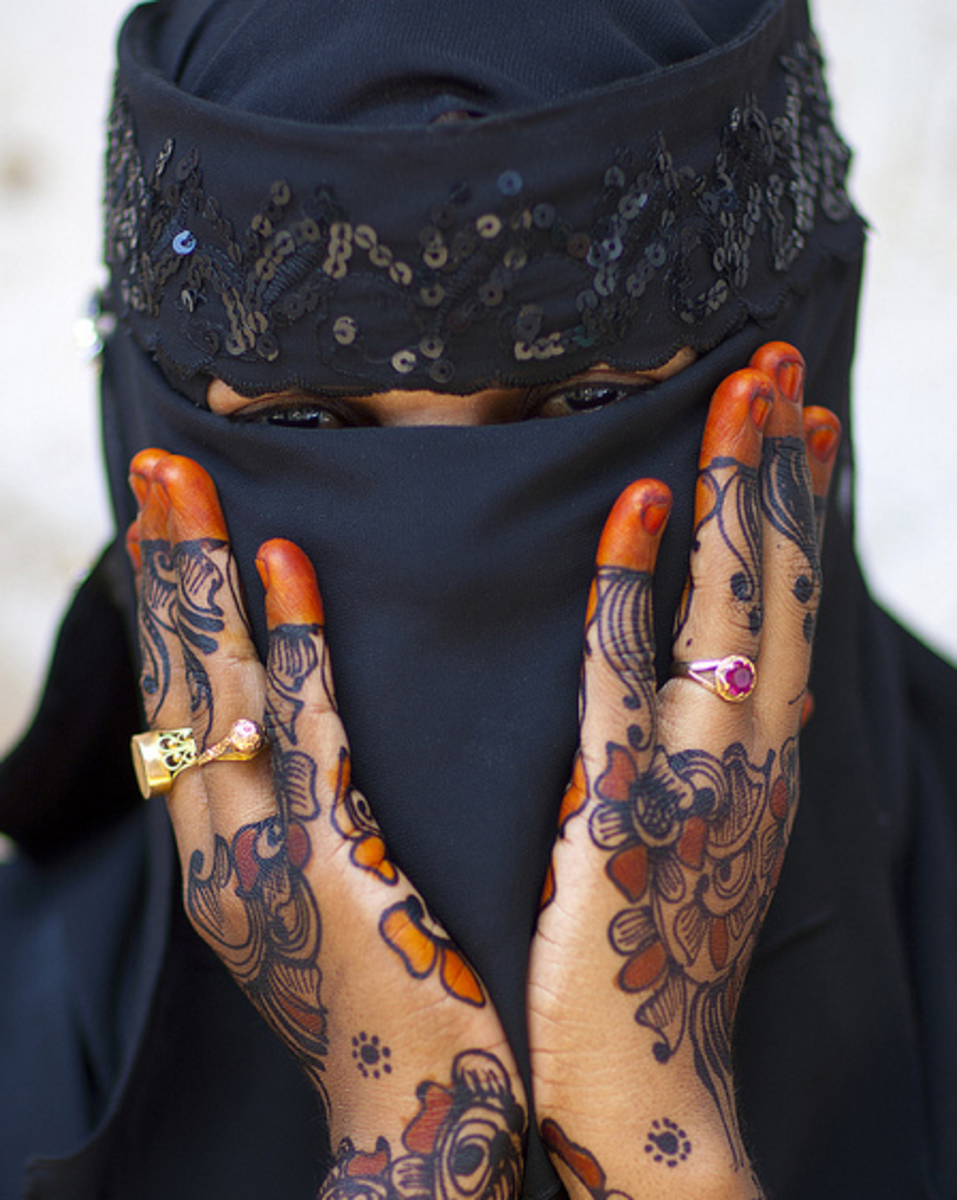 A Swahili woman with Henna painted hands