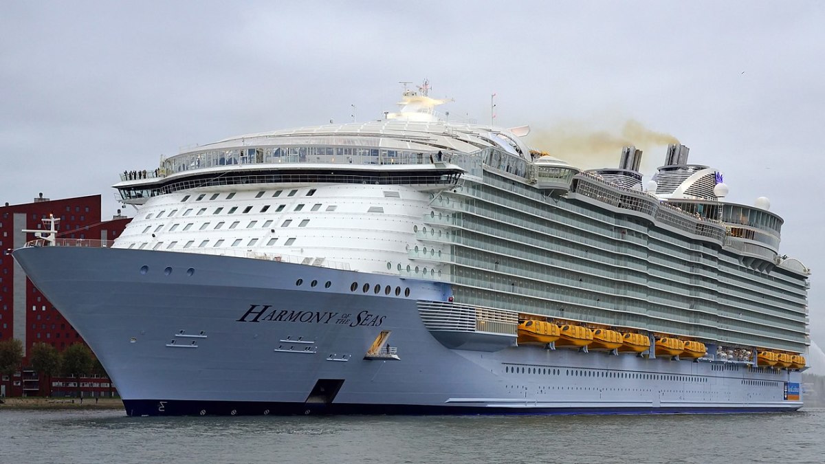 The World's Largest Passenger Ships Throughout History - HubPages