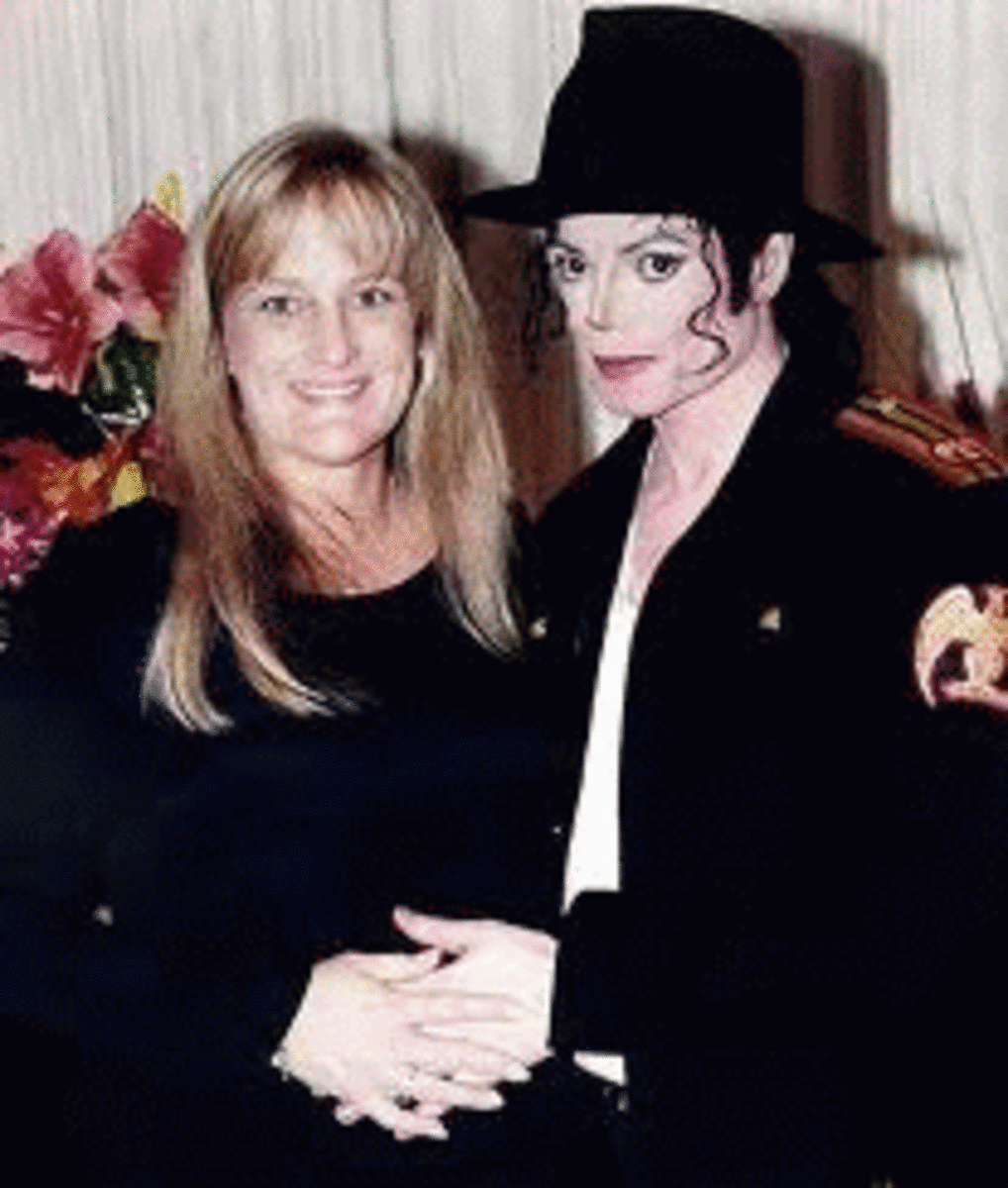 Michael and 2nd wife Debbie Rowe, mom of 2 of his children.