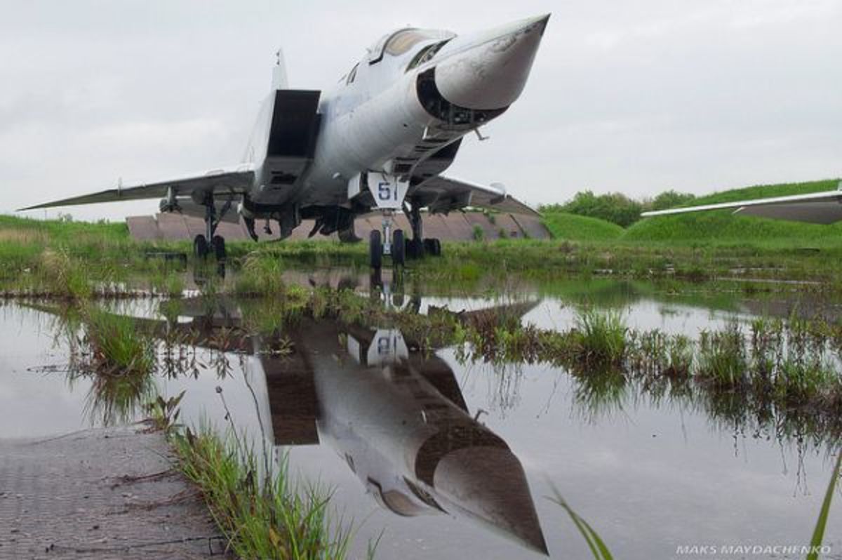 airplane-boneyards-graveyards-junkyards-cemetaries-mothballed-military-and-commercial-aircraft-soviet-american