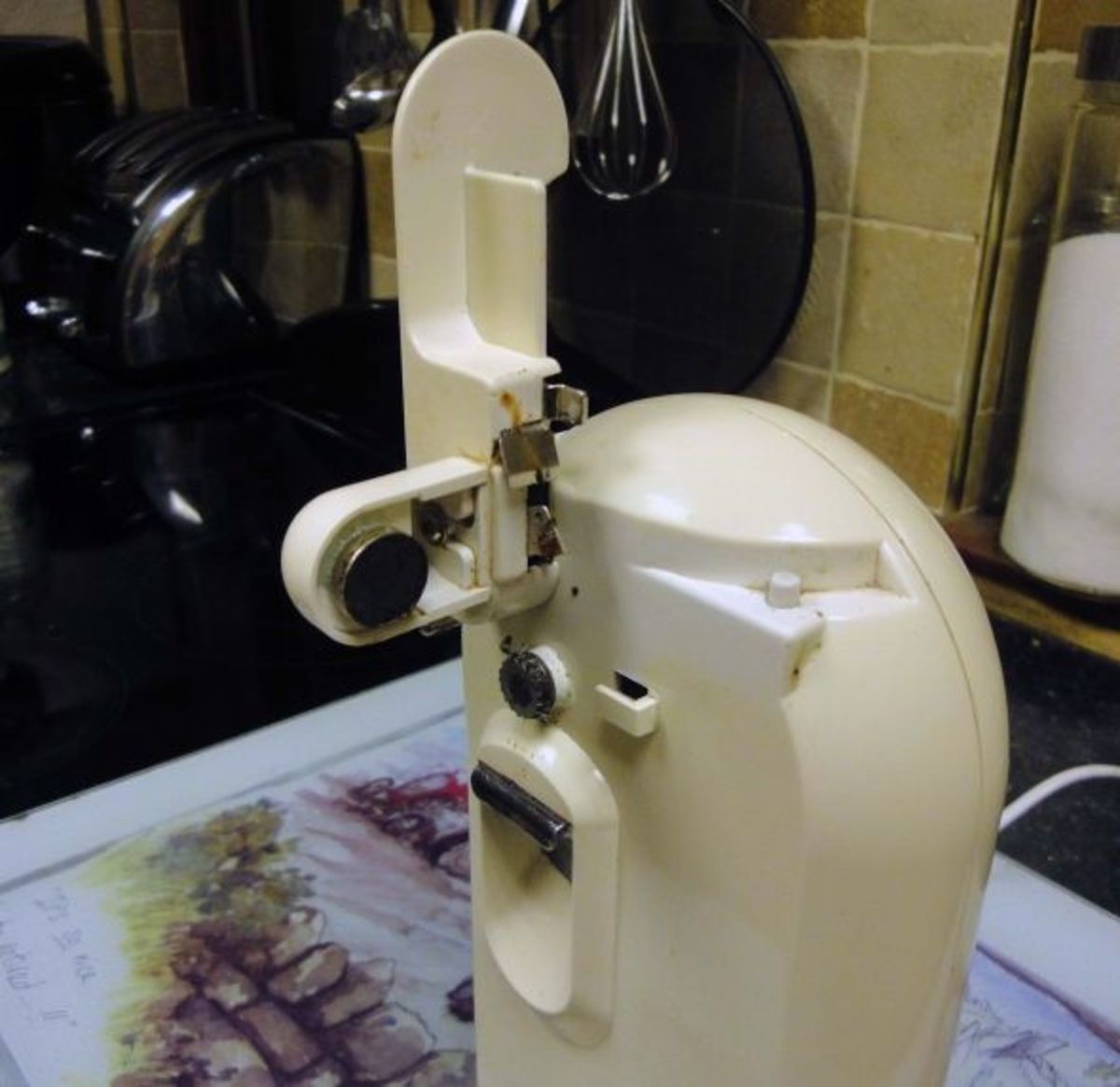 Easy operation handle on can opener