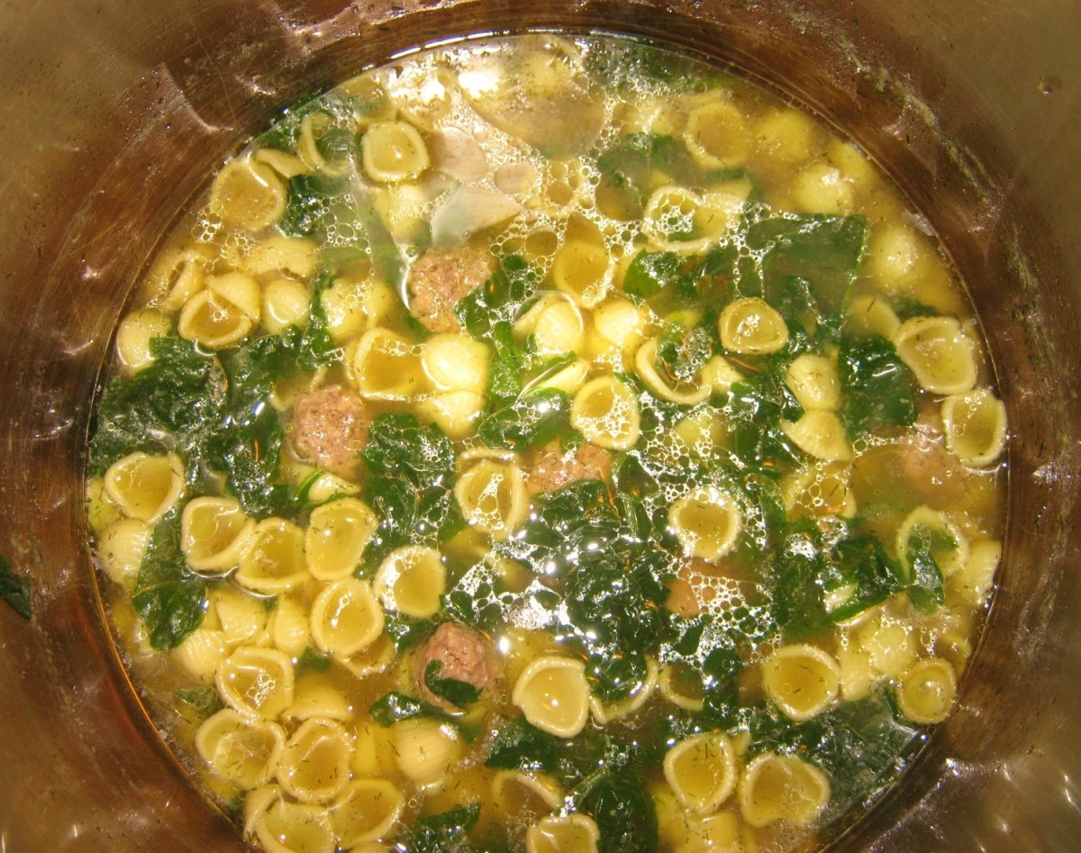 Easy Italian Wedding Soup Recipe, A great soup for a crowd. An elegant dish using ground beef.