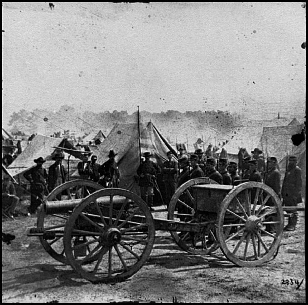 Howitzer, along with the caisson. Note the shorter barrel