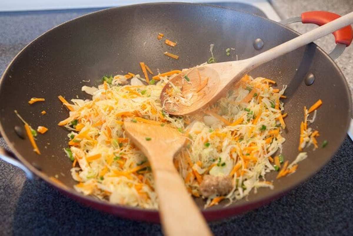 Cook the vegetables in a Wok or pan and cool.