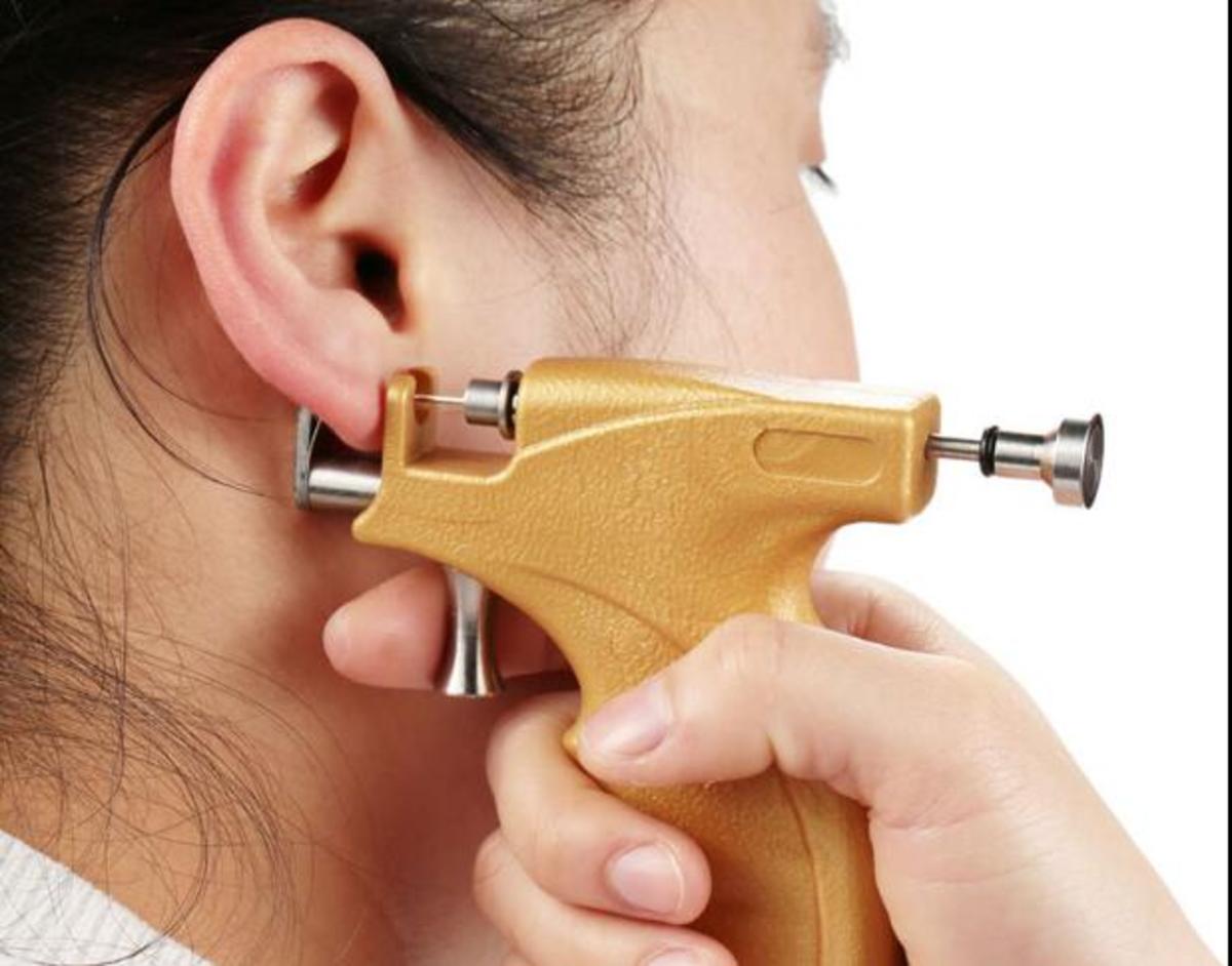 Kit Fai Da Te Per Forare Orecchie - 6 Pistole Monouso Sterili Con Orecchini In Acciaio Inox E Strass - Sicuro, Senza Nichel, Pratico Per Uso Domestico