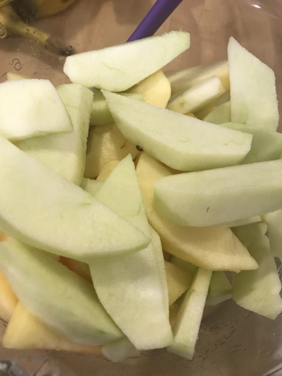 Granny Smith apples are classic, but I also like MacIntosh or Jonagold apples. In this picture I had a mix of apples.