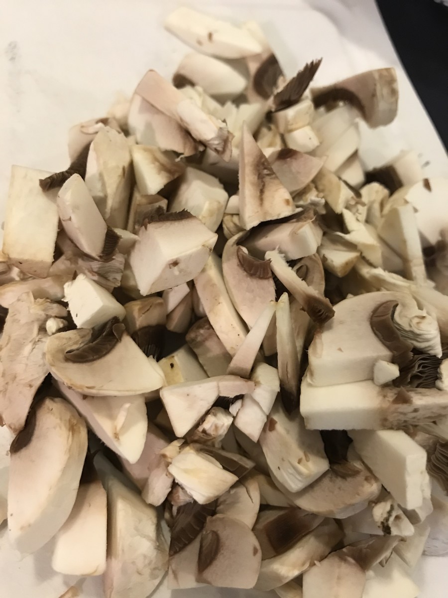 Any number of mushrooms work - choose what you like best. Button mushrooms are usually least expensive, but baby bellas or crimini mushrooms are fabulous for their richer flavor. 