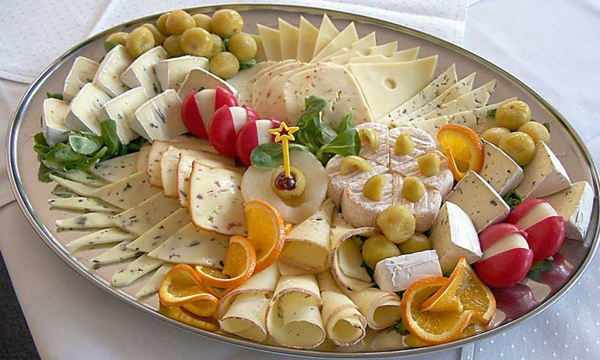 Cheese Platter.  Photo image by  Dorina Andress, Wikimedia Commons