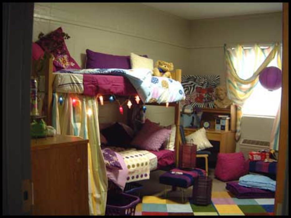 making-the-most-of-the-top-bunk-in-a-college-dorm