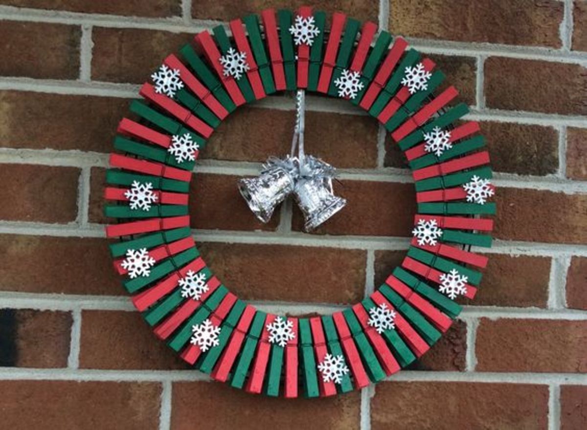 50 Easy Diy Christmas Clothespin Wreath Ideas To Deck Your Doors This Winter Hubpages 