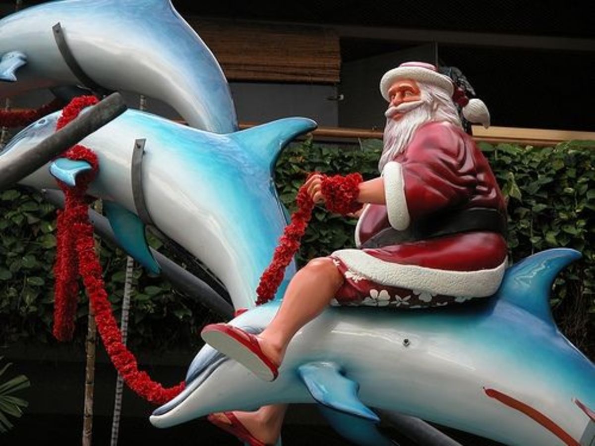 Christmas-in-Hawaii-Santa-riding-dolphin