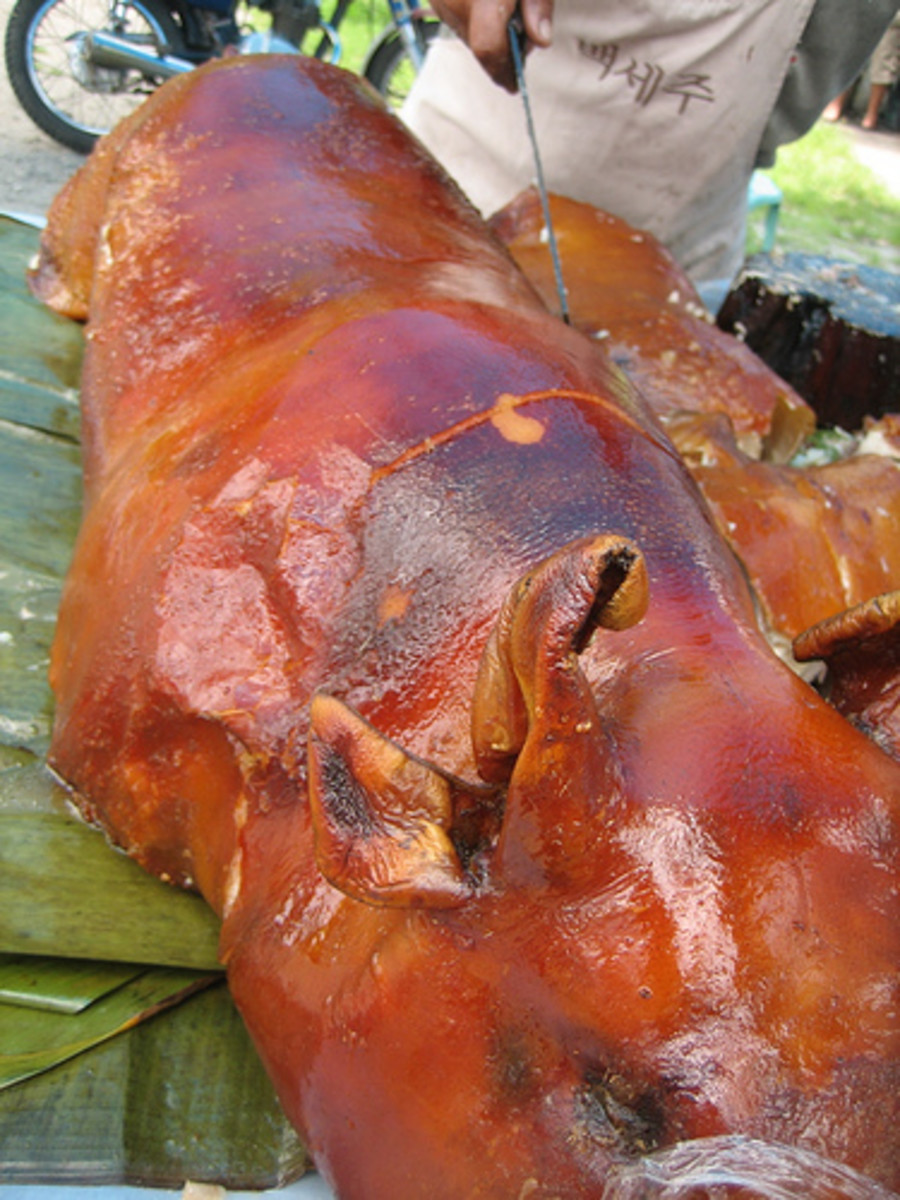 Lechon - Whole Roasted Pig (Photo courtesy by chazzvid from Flickr.com)