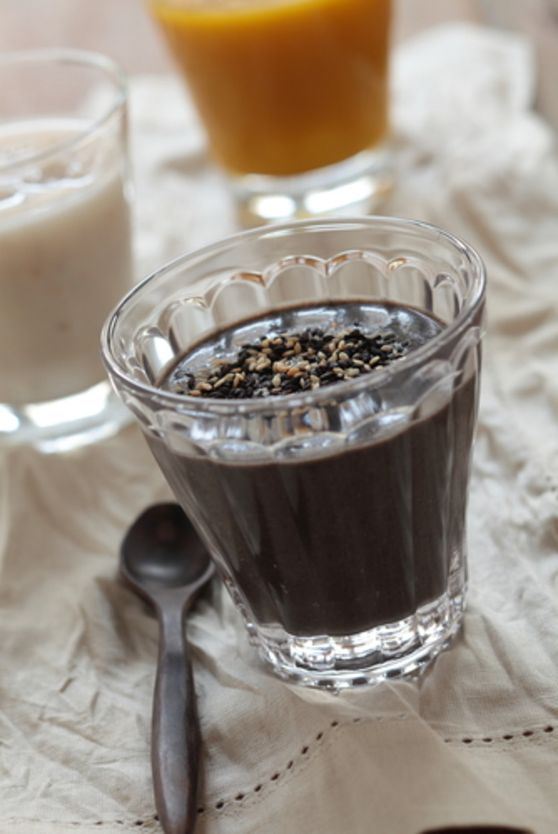 Black sesame "sweet soup". Image:  erkanupan|Shutterstock.com