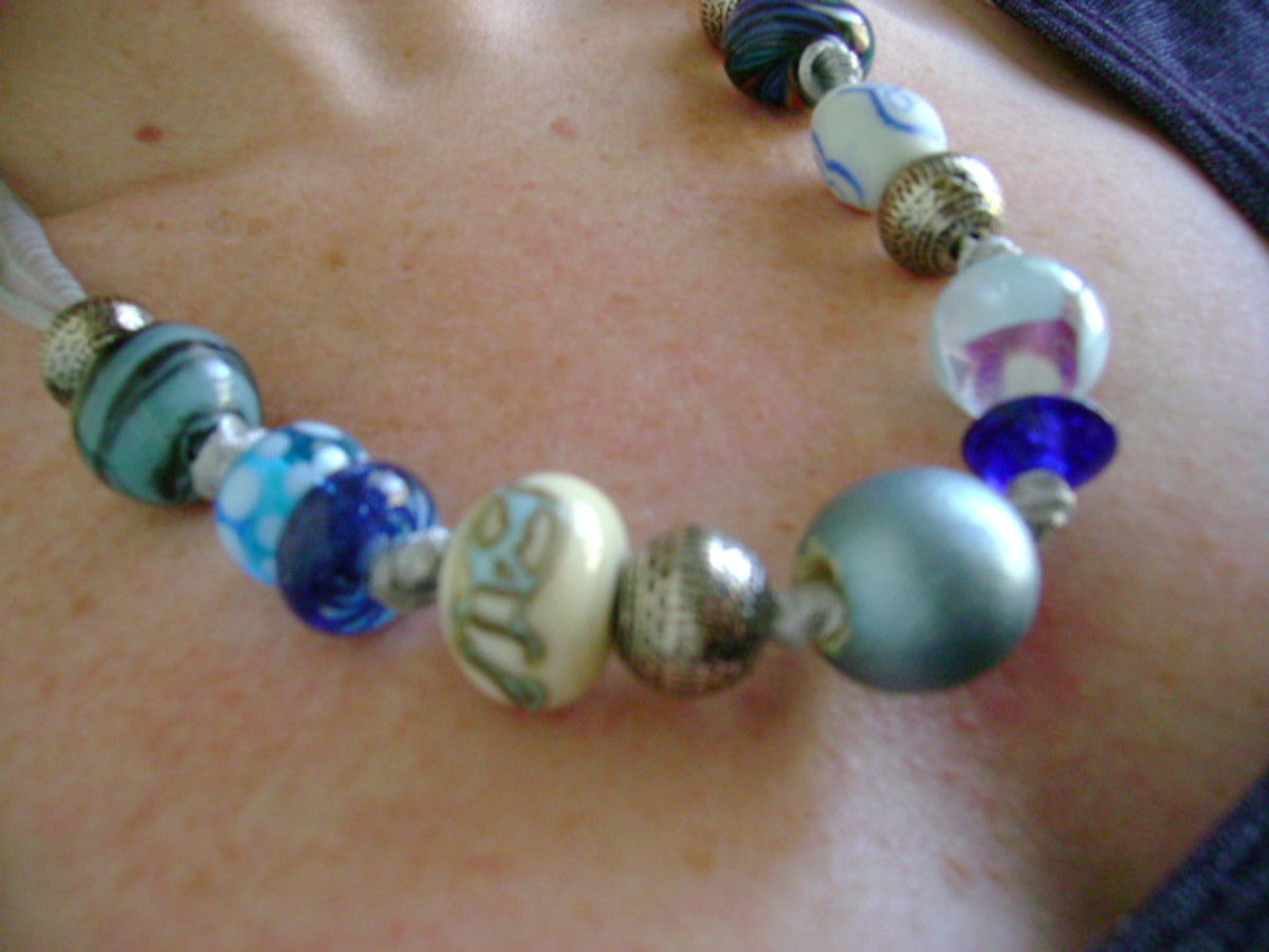 beaded ribbon necklace  (c) purl3agony 2013