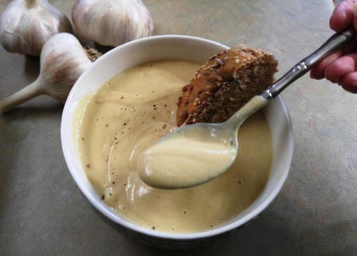 Creamy Garlicky Cauliflower Soup