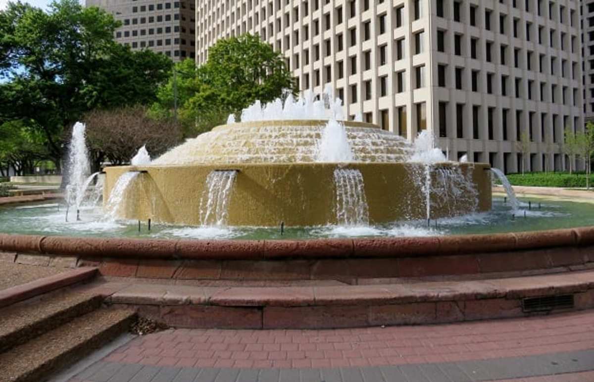 Bob and Vivian Smith Fountain in downtown Houston