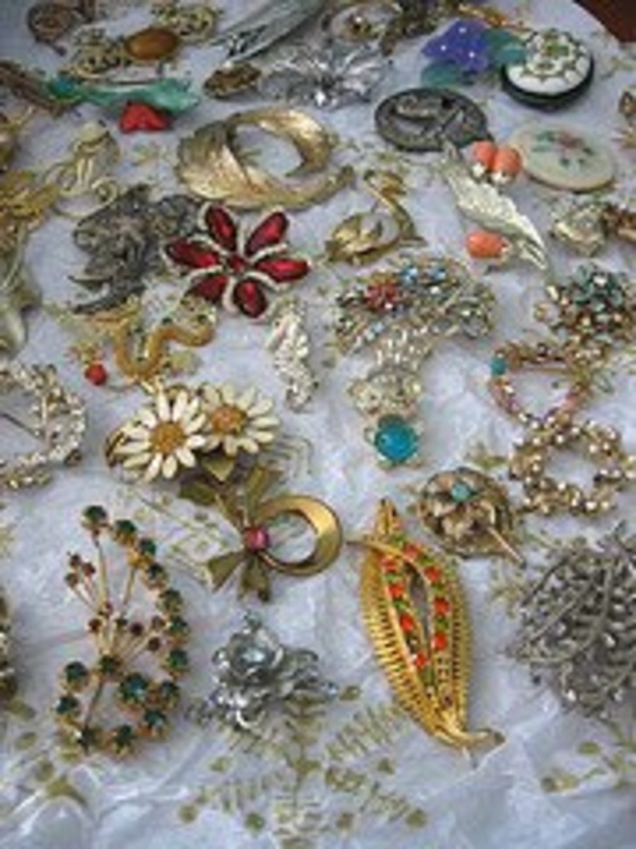 how-to-care-for-and-clean-rhinestone-costume-jewelry