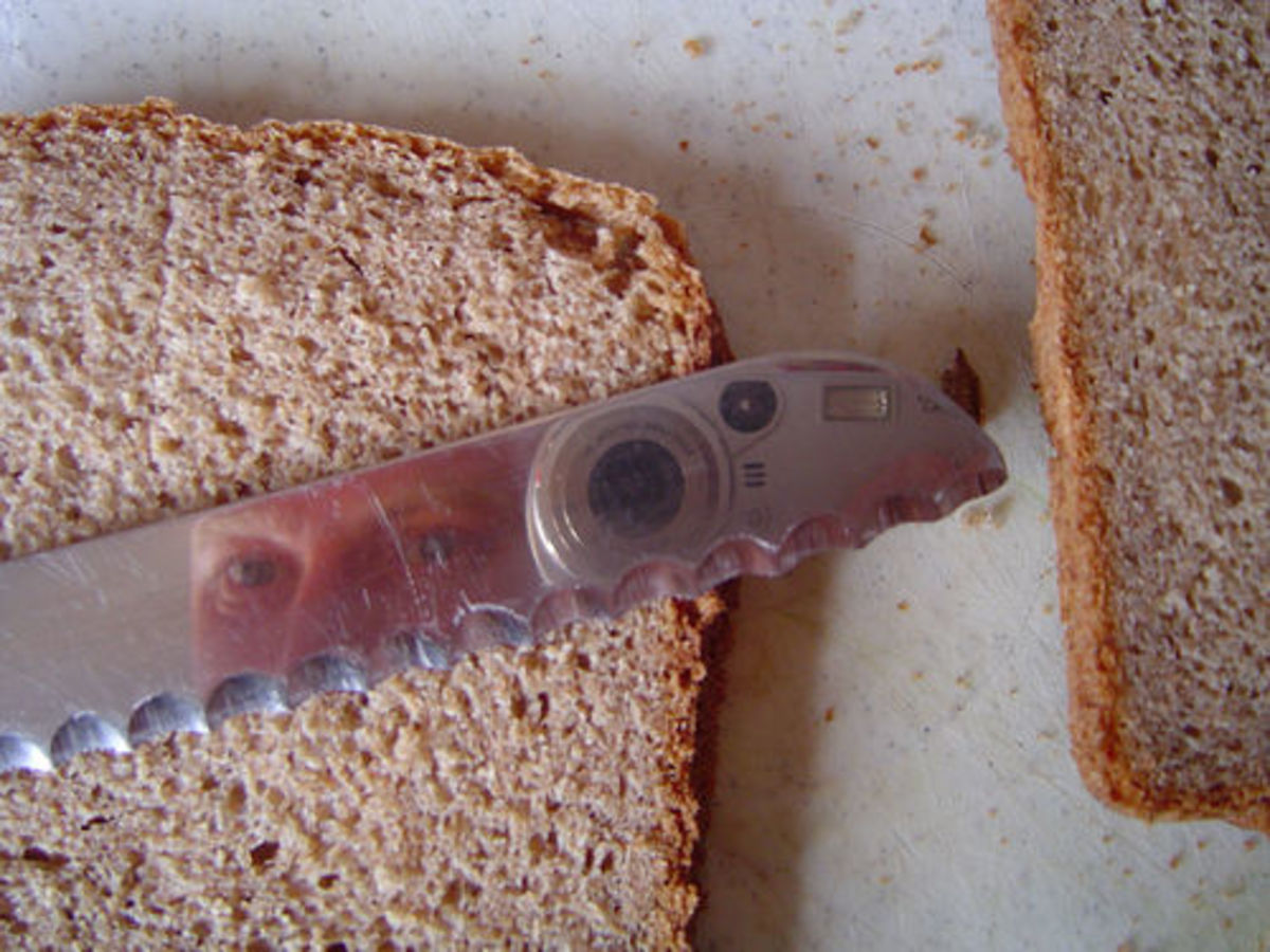 Bread Knife (Photo courtesy by Drift Words from Flickr)