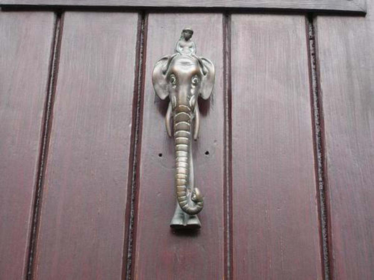 weird-and-wonderful-door-knockers