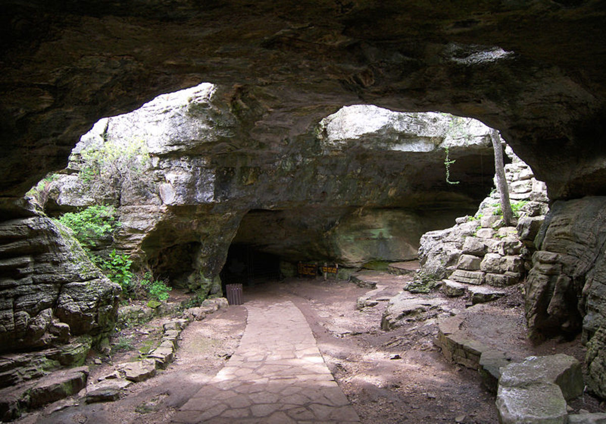Longhorn Cavern Entrance Photo Credit Larry D. Moore via Wikipedia Commons
