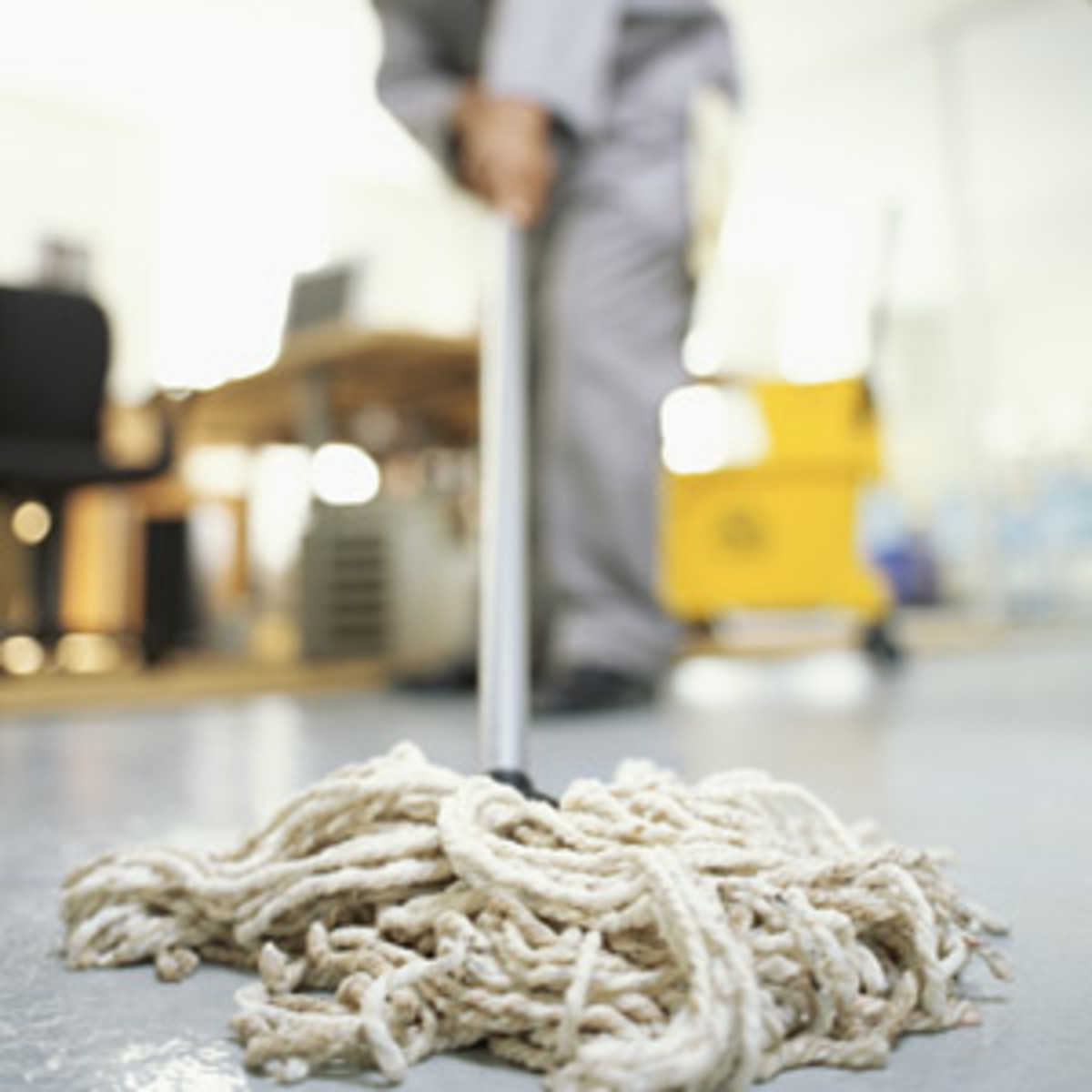 No more of this! Throw away your old messy mop and pail