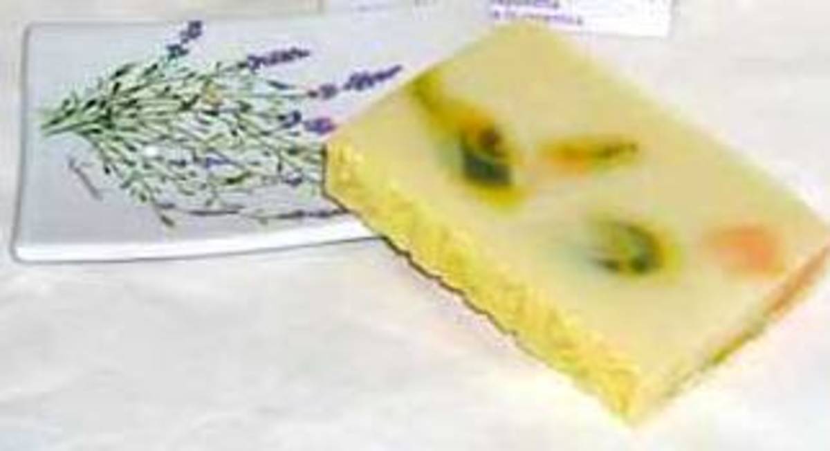 decorative-and-therapeutic-flowers-and-herbs-for-making-soaps