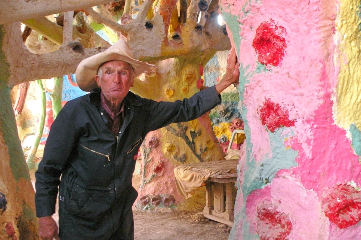 Photo of Leonard Knight in one of the rooms of his Salvation Mountain Creation