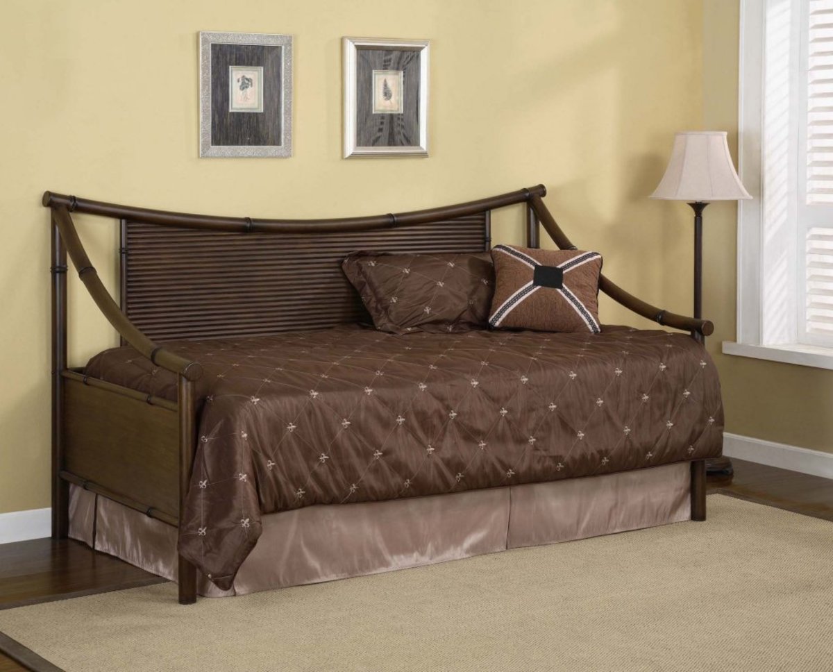 Daybed frame option in classic metal