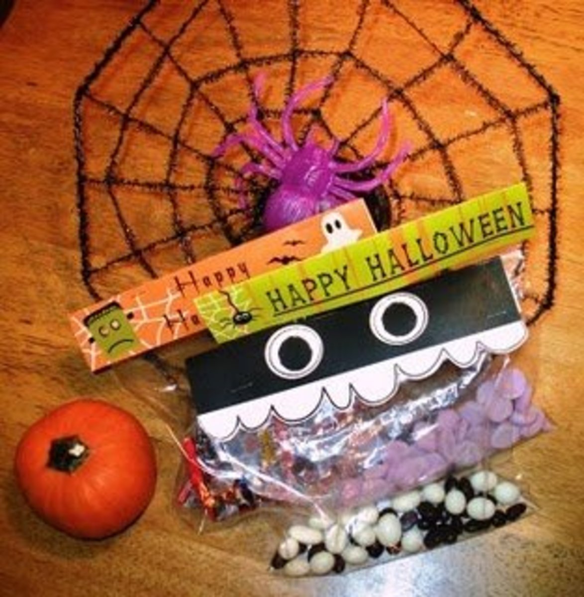 free printable Halloween treat bag toppers