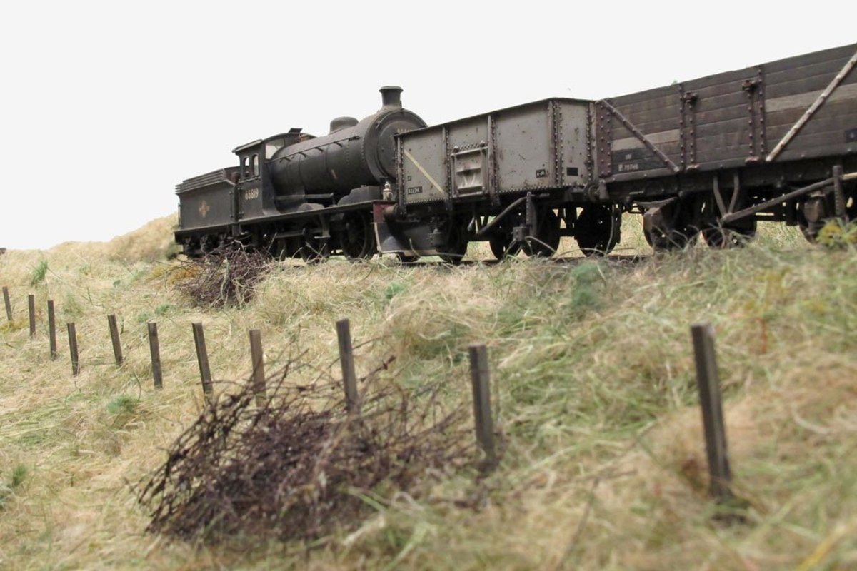 An EM Gauge Class J27 with mineral working, the first wagon being the Airfix/Dapol BR 16t mineral above. There are detail differences between ready-to-run versions, the real thing being built at various factories or railway workshops