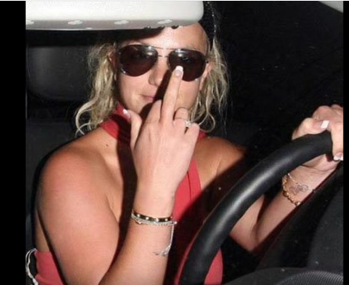 Britney Spears shows her true feelings to the paps.