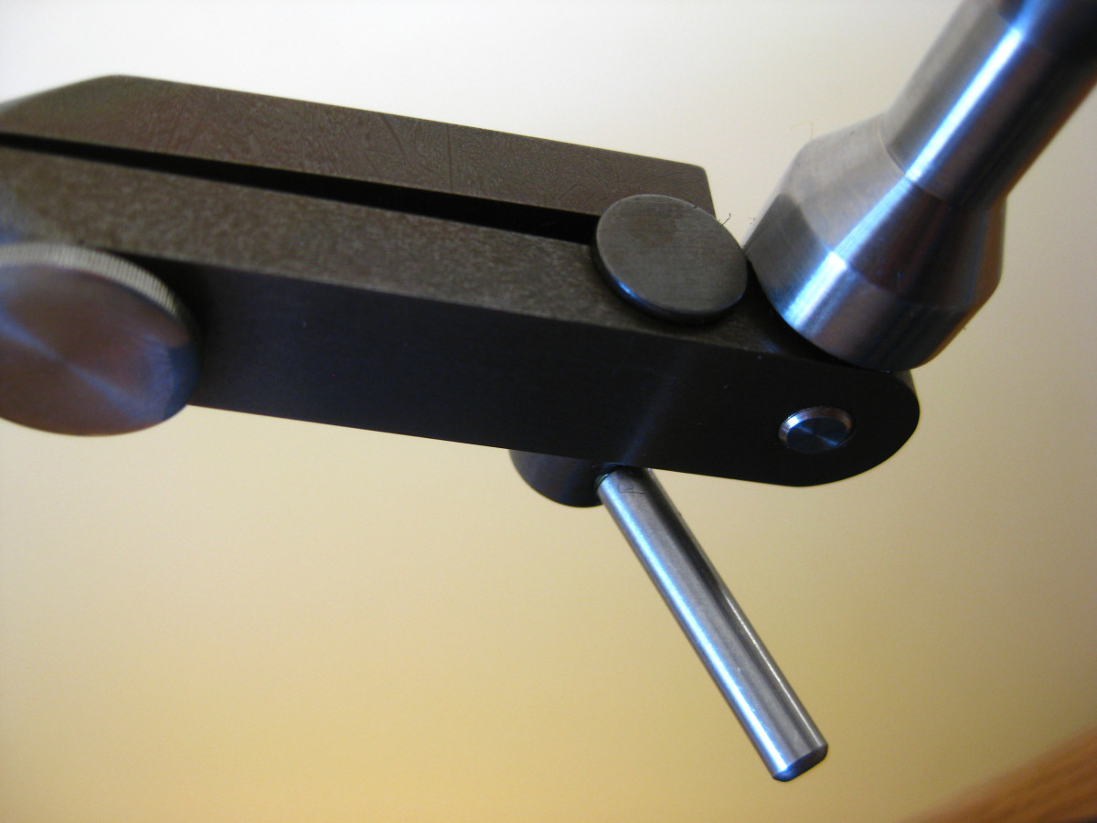 The lever lock cam design allows for quick release and reclamping during production tying.