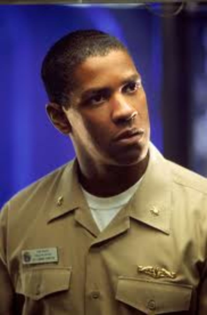 Denzel Washington as Lt Hunter in the Movie.