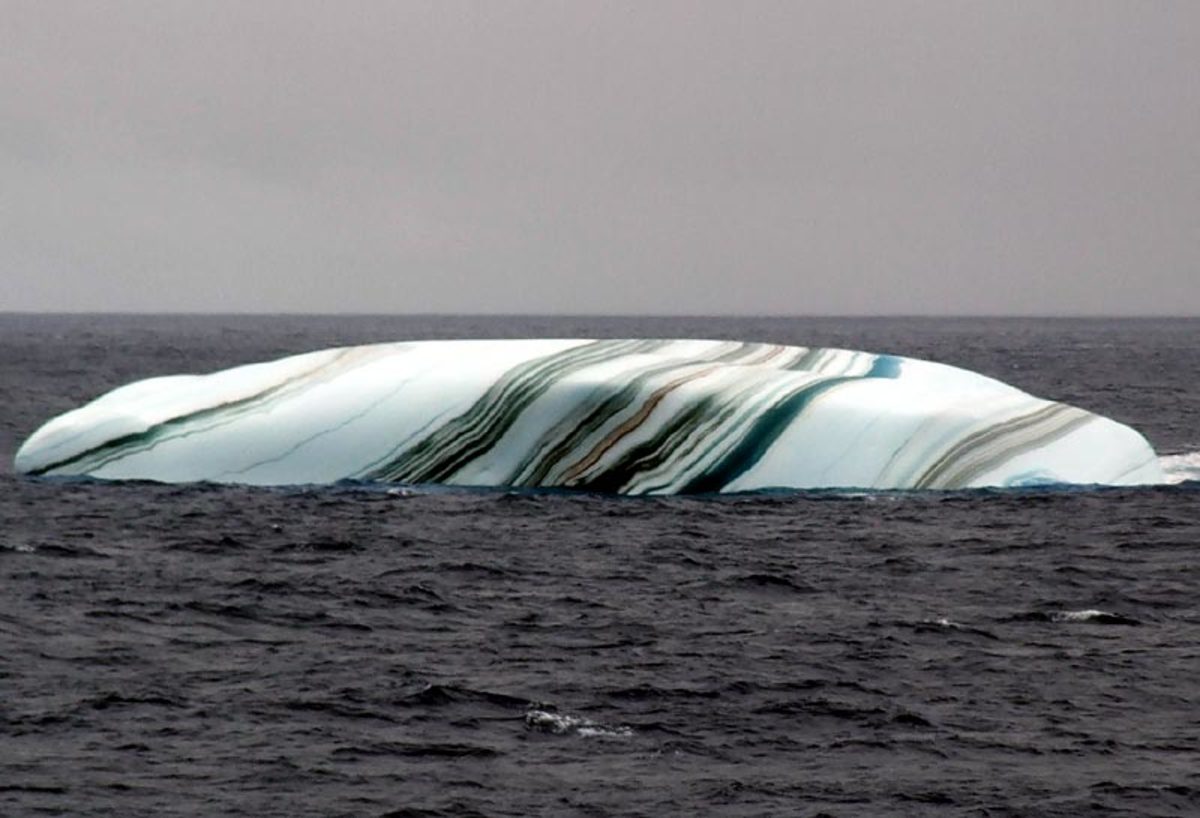 The Hoax of the Lake Michigan Striped Icebergs