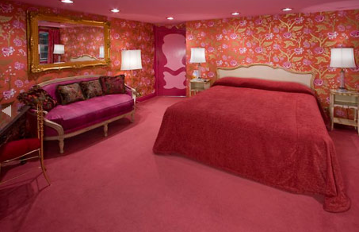 10-barbie-themed-hotel-rooms-for-the-eclectic-girly-traveler