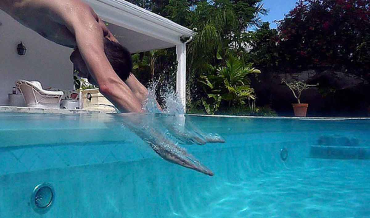 favorite-funny-stories-diving-in-the-story-of-the-swimming-pool