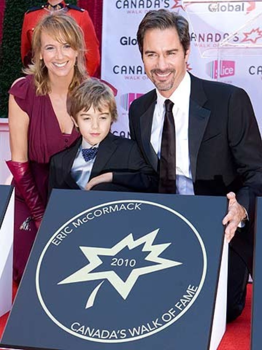 Eric McCormack holding his Canada's Walk of Fame plaque