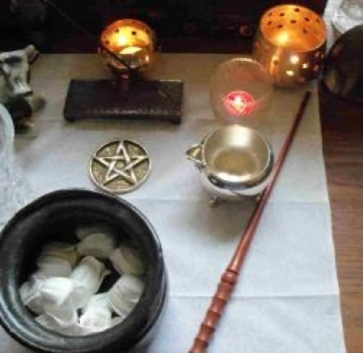 create-a-wiccan-altar